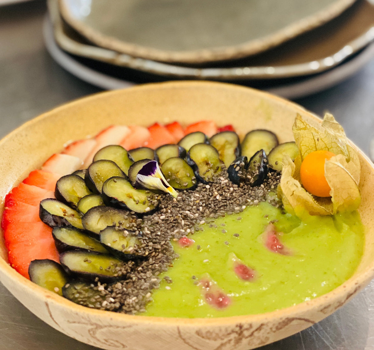 Avocado Bowl - The Smoothie Bowl That Doesn't Crash You